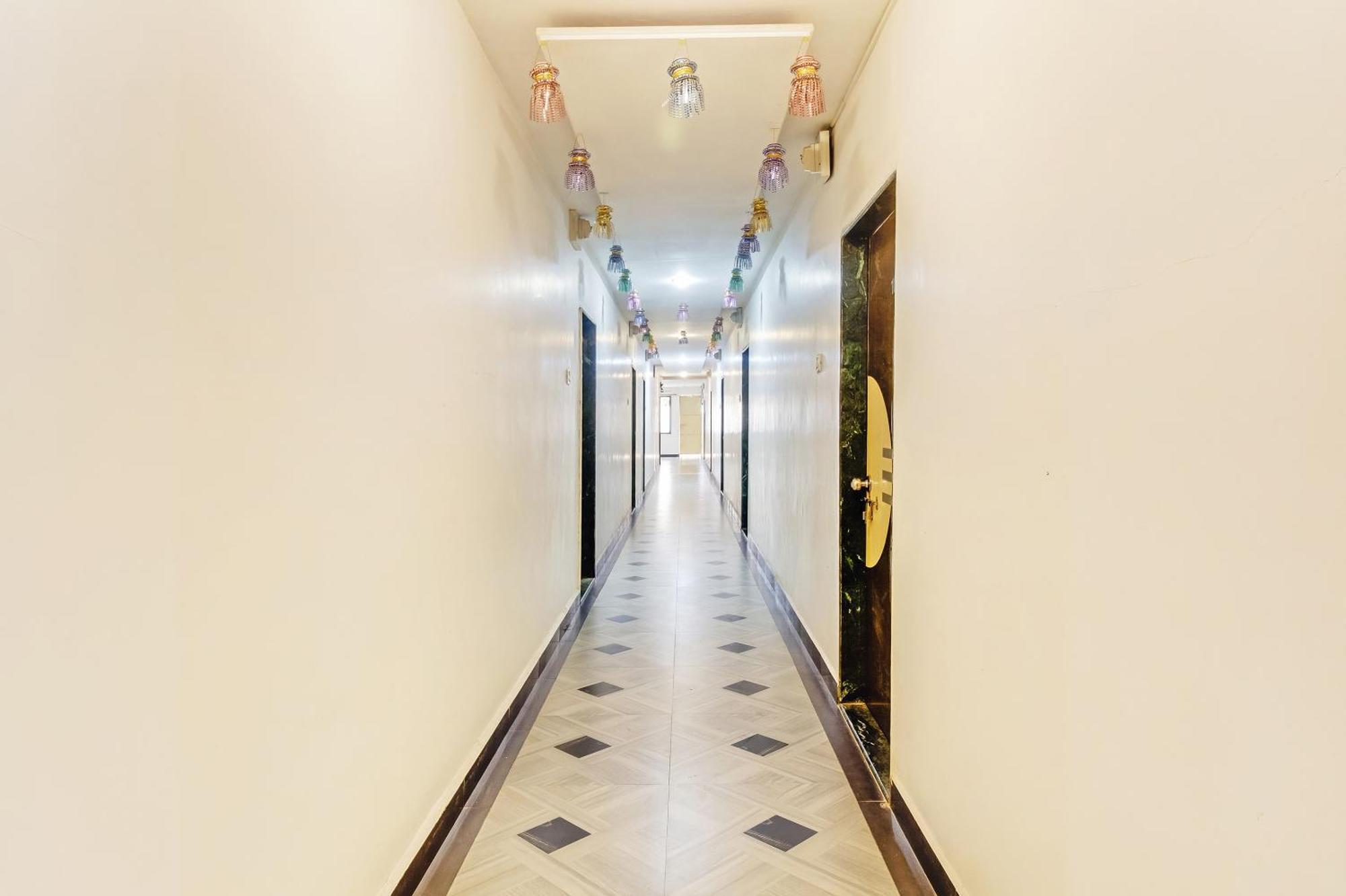 Spot On Harihar Lodging And Yatri Niwas Otel Kolhapur Dış mekan fotoğraf