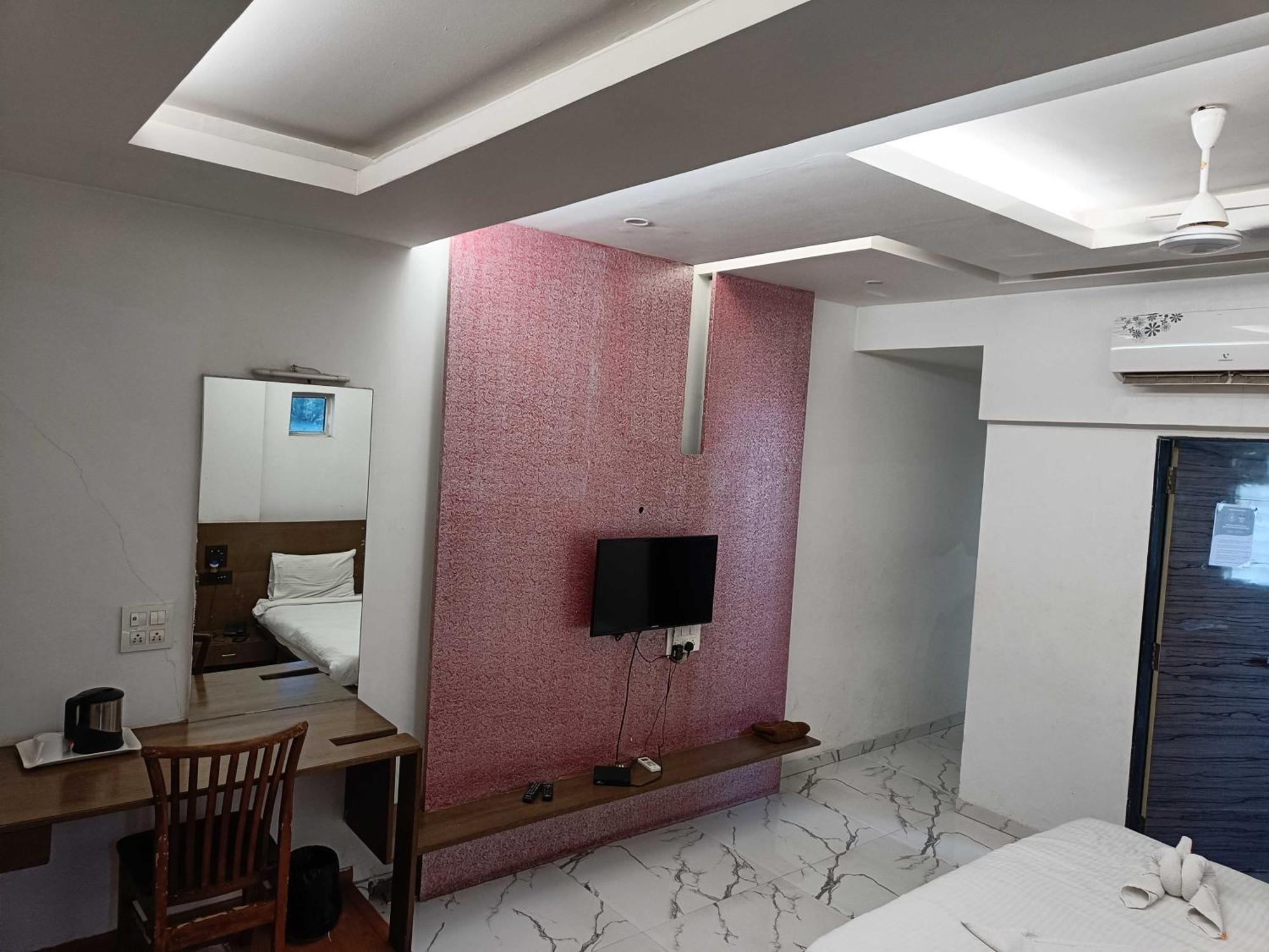 Spot On Harihar Lodging And Yatri Niwas Otel Kolhapur Dış mekan fotoğraf