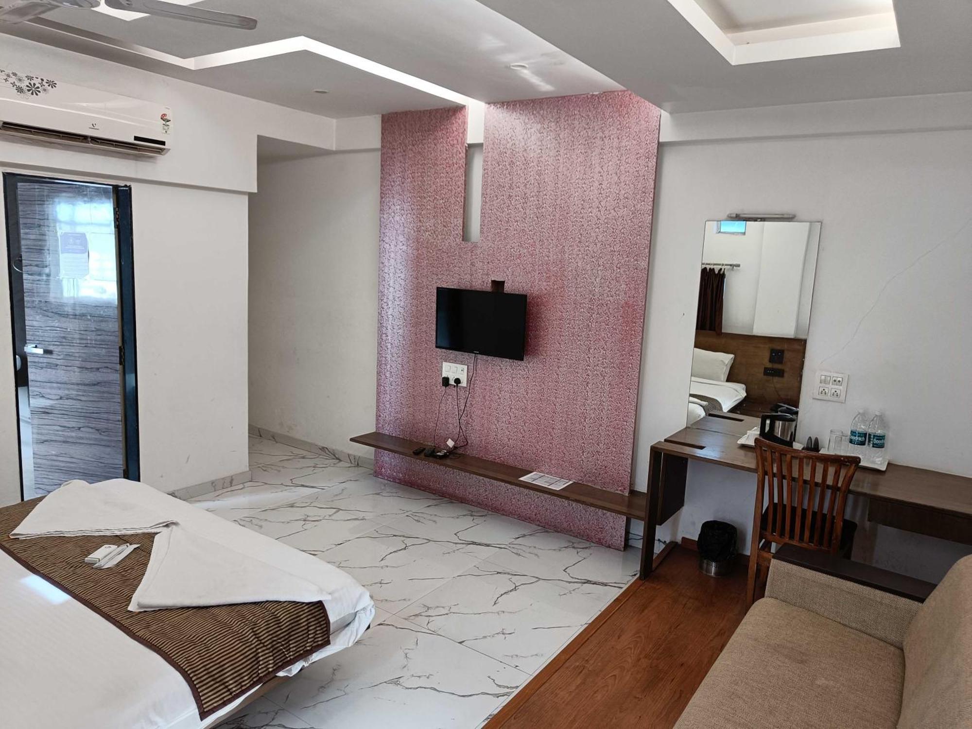Spot On Harihar Lodging And Yatri Niwas Otel Kolhapur Dış mekan fotoğraf